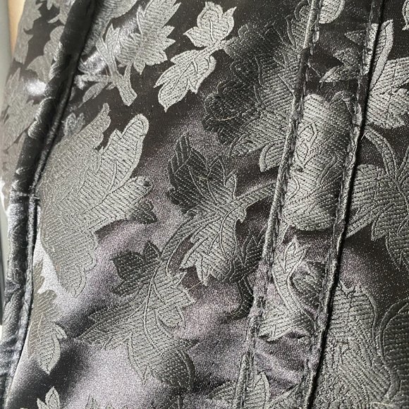 Steve Madden Black Floral Zip Top Weekend Bag - Picture 5 of 8